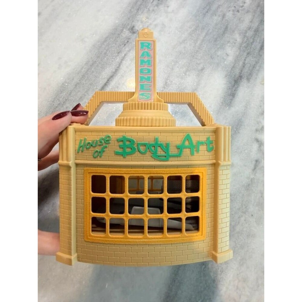 Ramone’s House of Body Art Playset Disney Pixar Cars 2015